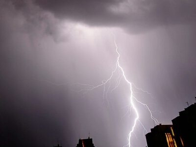 Superkomórka burzowa wkroczyła nad Polskę. Alerty IMGW w 15 województwach
