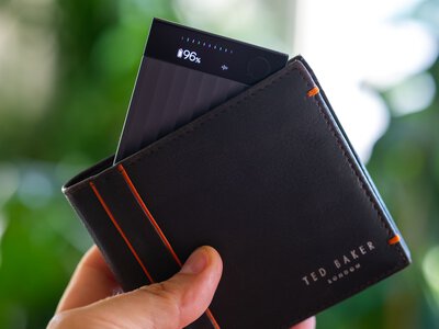 Nagrywa rozmowy telefoniczne i wchodzi w portfel. Test Plaud Note Pro