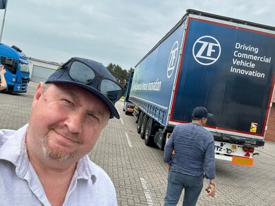 Przejechałem się hybrydową ciężarówką i nowym autobusem. Koniec ze zdzieraniem opon i kolizjami?