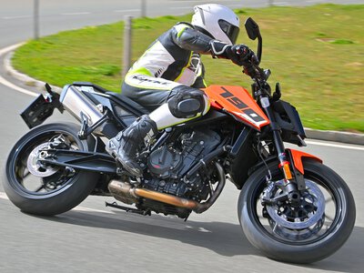 KTM 790 Duke test modelu 2027. Chirurgiczne narzędzie do wycinania zakrętów