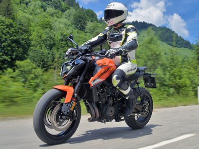 KTM 790 Duke 2027 na zdjęciach. Tak zmienił się kultowy naked klasy średniej [GALERIA ZDJĘĆ]