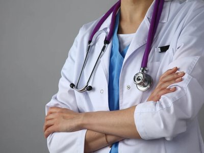 Czy zarobki lekarzy powinny być jawne? Najnowszy sondaż