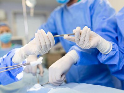 Lekarze kontra państwo: ile powinien zarabiać specjalista? Związkowcy zabierają głos