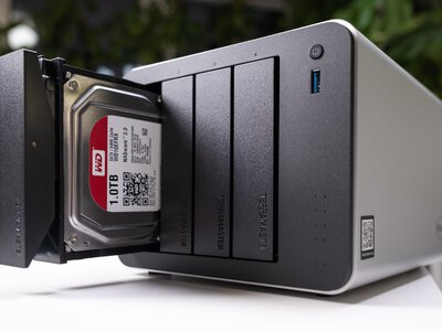 TerraMaster F4-425 Pro wreszcie w sprzedaży. NAS z OpenClaw