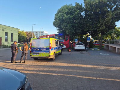 Dziwna przesyłka na komendzie w Iławie. Trzeba było wszystkich ewakuować. Policjant w szpitalu