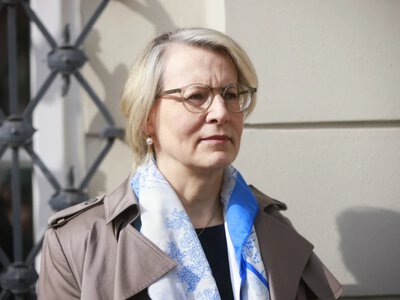 Prokurator Grażyna Stronikowska prześwietlana. W tle ryczałt mieszkaniowy