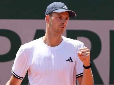 Hurkacz rozpoczął operację Wimbledon. 6:1 w meczu z mistrzem ATP 500
