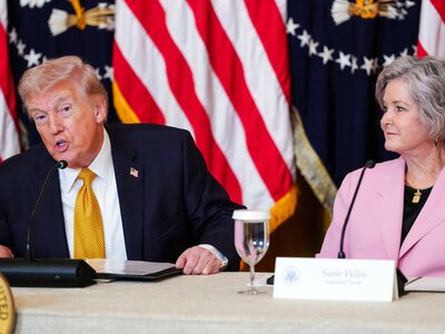 To niesamowite, że wciąż tam jest. Donald Trump ufa jej jak mało komu
