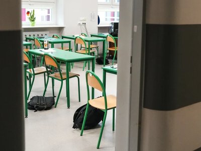 Miliony uczniów kończą rok szkolny. Nowy sondaż nie zostawia złudzeń