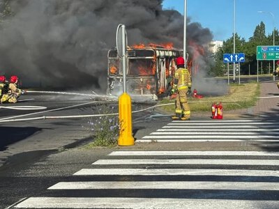 Słup dymu nad Poznaniem. Autobus stanął w ogniu