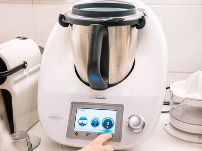 Ukradli skrzynie z amunicją artyleryjską. Ich łupem padły też Thermomixy