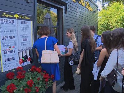 Lodziarnia w Pszczynie się nie poddała. Akcja lody za pasek trwa