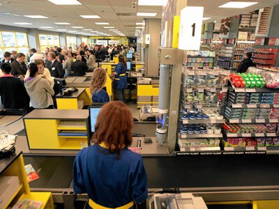 Upał w marketach. Solidarność apeluje: zamknijcie je wcześniej. Sieci handlowe odpowiadają
