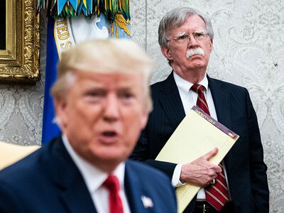 Były doradca Trumpa usłyszał zarzuty. Wykorzystał niejawne informacje