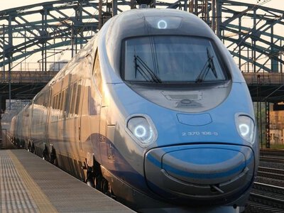 Pierwsze Pendolino pojechało do Ustki. Awaria sieci opóźniła przyjazd