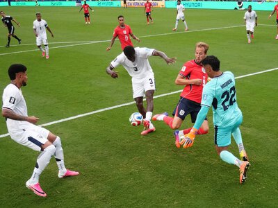 Żelazny: FIFA zrobiła sobie krzywdę. Zabijają turniej