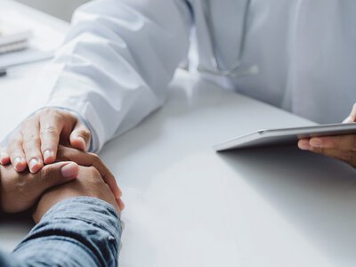 W Polsce przybywa osób zakażonych HIV. Maria pamięta, że mąż zbladł, jakby miał zaraz zemdleć