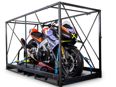 Aprilia Tuono X wystawiona na aukcję. Numer 18 z 30 czeka na odważnego kupca