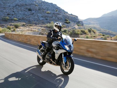 Motocykl do szybkich podróży stał się legendą. Ta seria ma już 50 lat historii