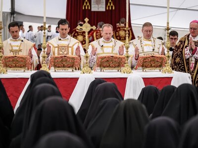 Sprzeciwili się Watykanowi. Wyświęcili biskupów wbrew prośbom papieża