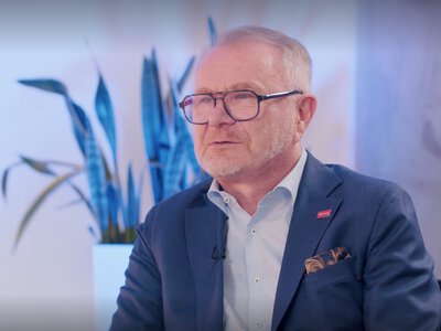 „Zmienność formularzy jest większa niż zmienność naszych nawyków konsumenckich”. Krzysztof Pawiński o stabilności rynku i zmienności regulacji
