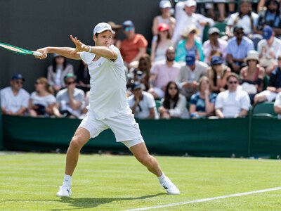 Lekko, łatwo, przyjemnie. Hurkacz gra dalej w Wimbledonie