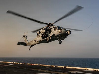 Sea Hawk rozbił się na Morzu Arabskim. Jeden żołnierz zaginiony