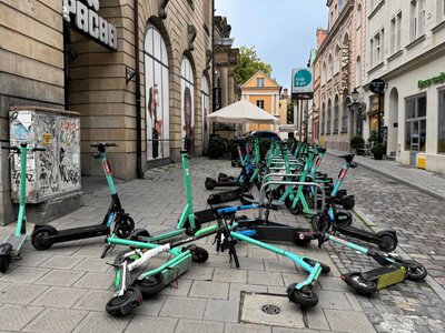 Źle zostawisz e-hulajnogę? Nowe przepisy mogą słono kosztować