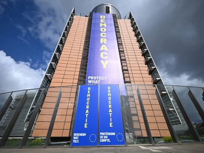 Ujawniają węgierską sieć szpiegowską. Atakowała urzędników UE