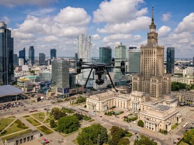 Tarcza dla Warszawy tańsza niż zarobki lekarza. Śmiech na sali