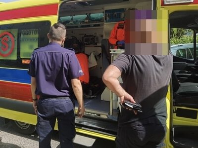 4-latek bez koszulki sam spacerował po ulicy. Taksówkarz natychmiast chwycił za telefon