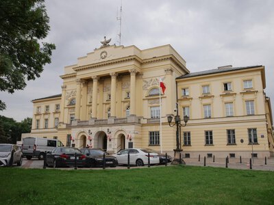 Pod Komendą Stołeczną Policji wydarzyła się historia z filmu Barei. Trudno uwierzyć