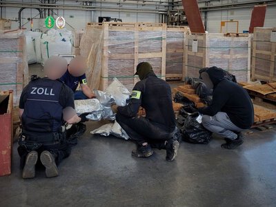Przemyt wart 48 mln zł. Oto co ukryli w cegłach z Tajlandii