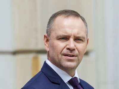 Polacy najbardziej ufają tym politykom. Najnowszy ranking nie pozostawia złudzeń