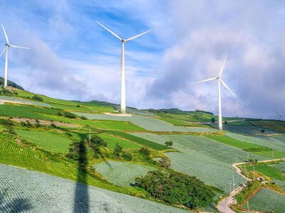 OZE w natarciu. UE przyspiesza inwestycje w zieloną energię