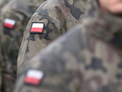 Pijany żołnierz zaatakował komisariat. „Skakał po radiowozach”