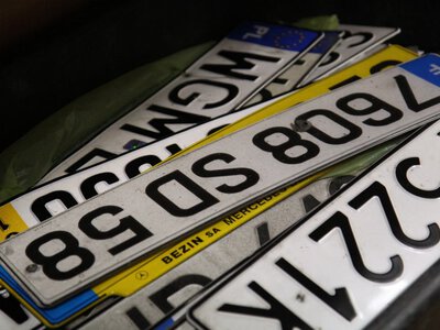 To najczęstszy błąd po kradzieży tablic. Policja ostrzega: mandat do 5 tys. zł