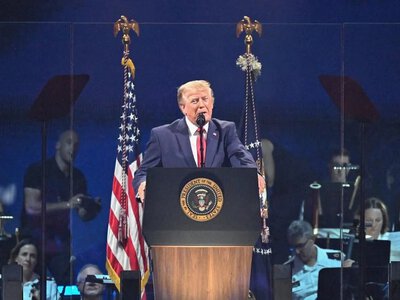 Burza przeszkodziła Trumpowi. Tysiące ewakuowanych i opóźnione przemówienie