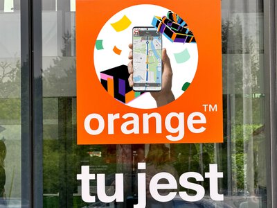 Orange rozdaje darmowe paliwo i kluczyki do nowej Mazdy. Warunek jest jeden