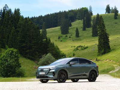 Audi Q4 e-tron jest ważnym ogniwem elektromobilnej układanki. Teraz przeszło istotny lifting