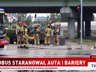 Poważny wypadek autobusu w Warszawie. Są poszkodowani