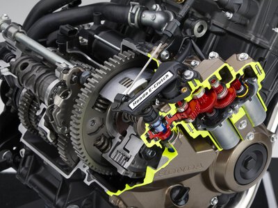Honda E-Clutch podbija kolejne modele. Jak działa ten system?