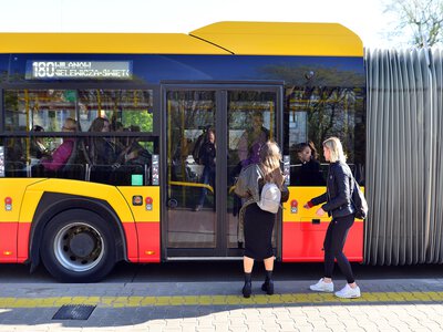 Czy przejęto kontrolę nad autobusem w Warszawie? MZA zabiera głos