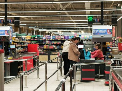 Gigant handlu przegrywa w sądzie. Zapłaci miliony przez owoce i warzywa