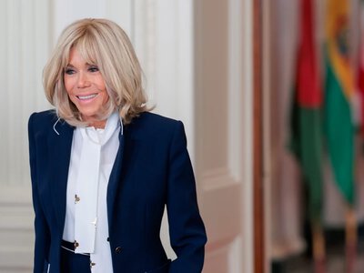 Letnia lekcja stylu od Brigitte Macron. Tak ubierają się kobiety z klasą