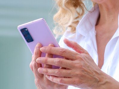 Trzymali ją kilka godzin przy telefonie. A chodziło tylko o jedno