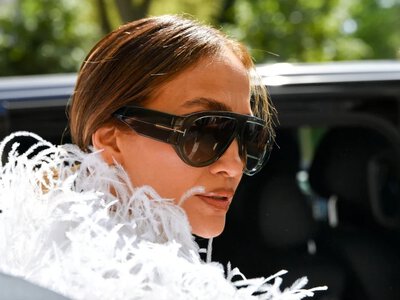Jennifer Lopez podbija Paryż. Wszyscy patrzyli tylko na tył kreacji