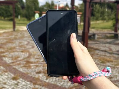 Zamiast silnej woli mam dwa telefony. Wstyd przyznać, ale działa