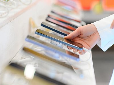 W nowych telefonach dostaniesz mniej za więcej. I się ciesz