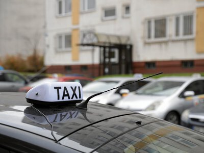 Nowe zasady dla taksówkarzy i przewozu osób w Polsce. Co się zmieni?